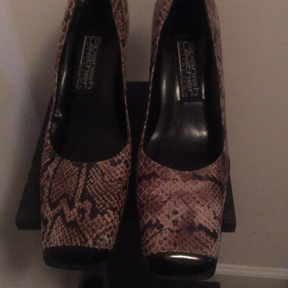 Leopard Leather shoes size 6